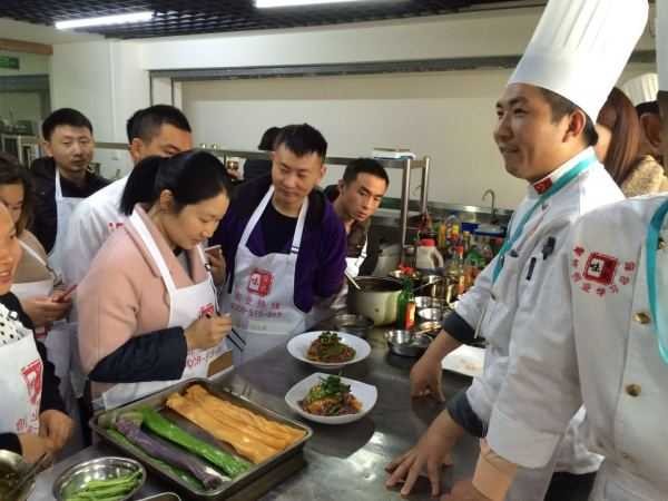舌尖上的财富密码：在西安学小吃技术培训，把爱好变成吃饭本事