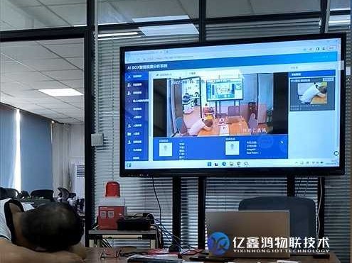 AI监控上岗，是“智能监工”还是“贴心助手”？