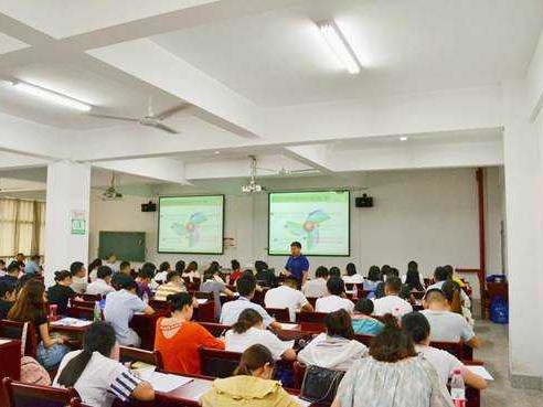 未来教师咋个“玩转”人工智能？师范类教育技术来支招