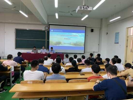 匠心铺就未来路：劳动技术学校的真实模样