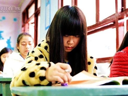 姑娘，你听说了吗？现在有些活儿，咱们姑娘家干得那叫一个漂亮！