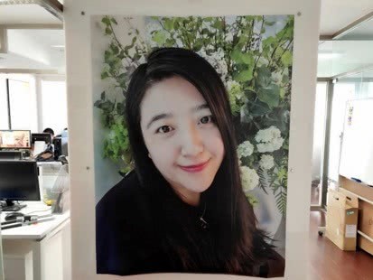你那部旧手机拍的风景照，还躲在云端相册里不敢见人吧？