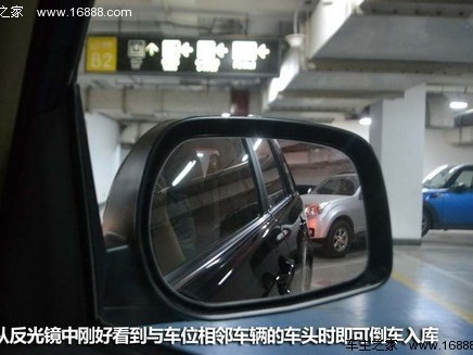 侧方位倒车那些事儿：从“马路杀手”到“停车高手”的科技进化