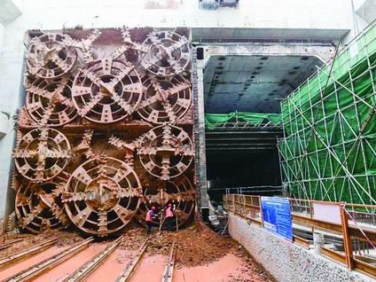 城市地下暗战：矩形顶管技术如何悄无声息地拓宽城市空间